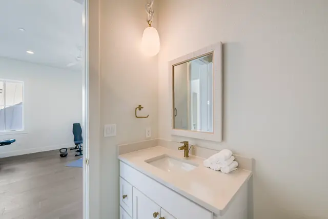 Cinnamon Shore XVII — photograph 69