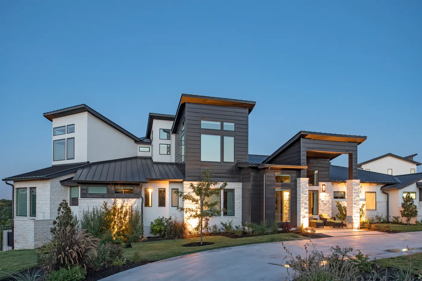 Rough Hollow Overlook — 7 Beds · 8.5 Baths — built by Seven Custom Homes