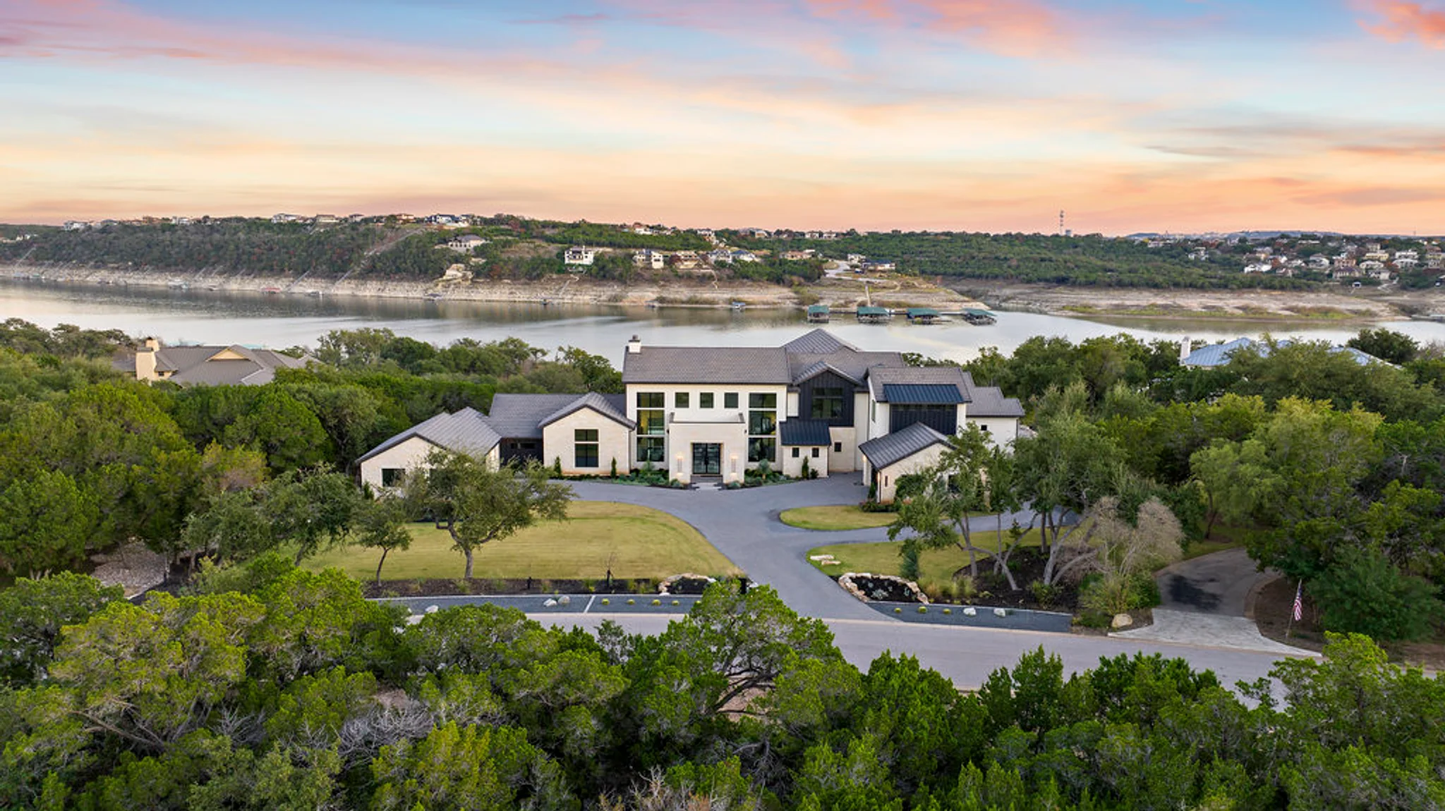 A Seven Custom Homes residence above Lake Travis, Spicewood, Texas
